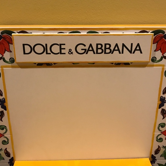 Dolce & Gabbana Display - Picture 3 of 9